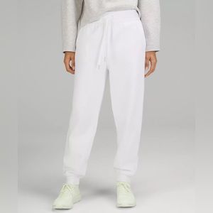 NWT lululemon Scuba High-Rise Relaxed Jogger
Full Length in White
